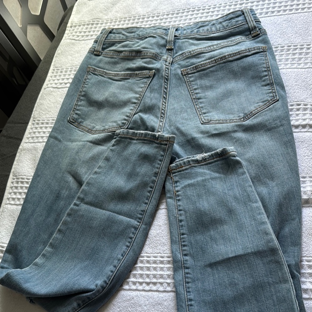Universal Thread Blue High Rise Distressed Jeans - Picture 5 of 9